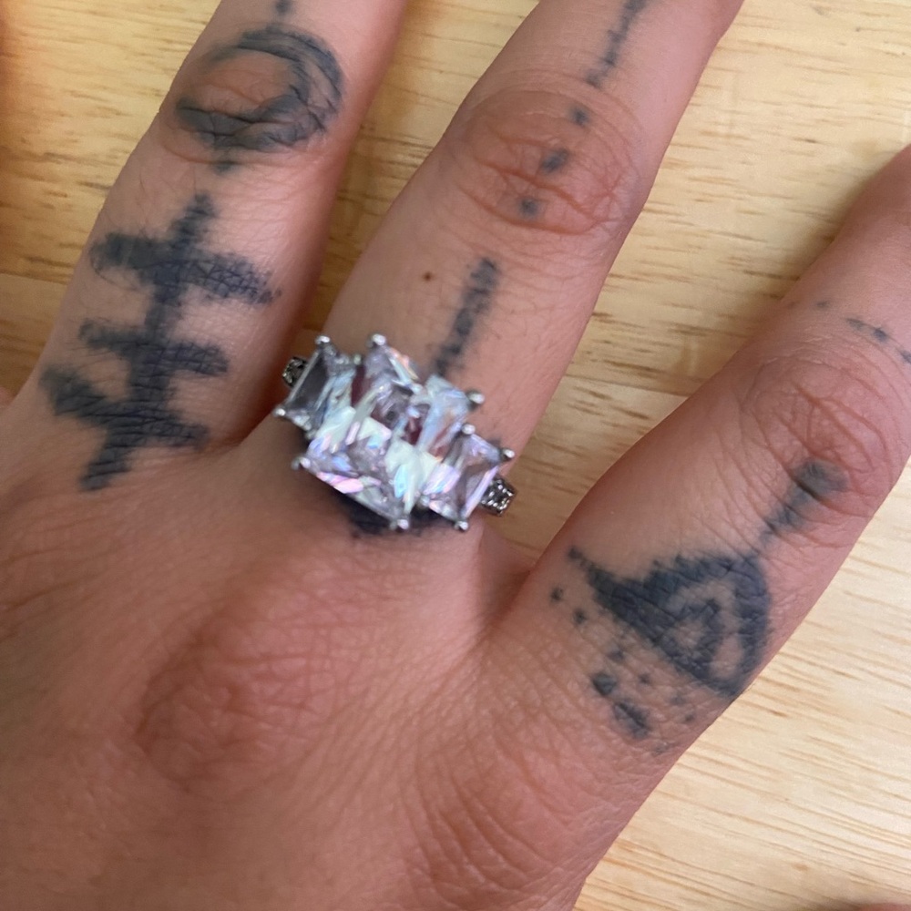 Elegant Silver-Toned Women's Ring